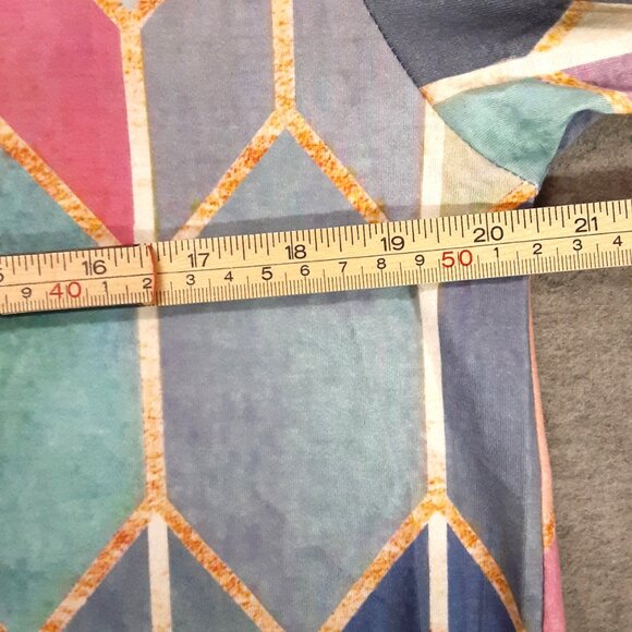 Unbranded Womans Blouse Size LARGE, 3/4 Sleeve Multicolor, Buttons at Neck - Picture 6 of 8